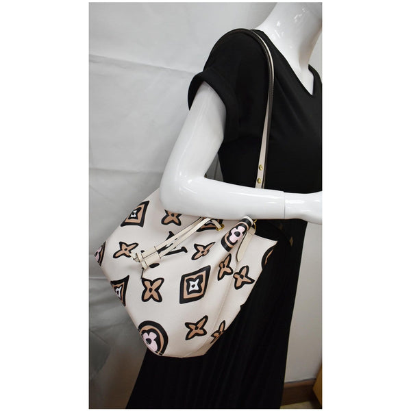 LOUIS VUITTON NeoNoe MM Wild At Heart Monogram Canvas Shoulder Bag Creme