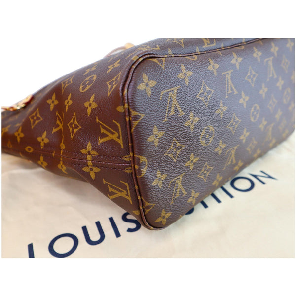 Louis Vuitton Neverfull MM Monogram Canvas Tote Bag close look