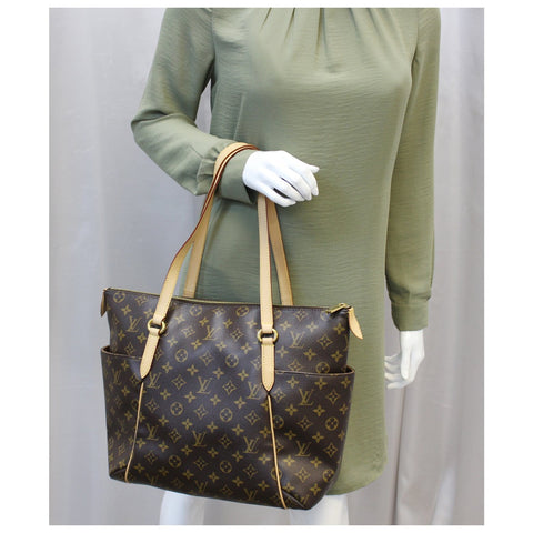 LOUIS VUITTON Totally MM Monogram Canvas Tote Shoulder Bag