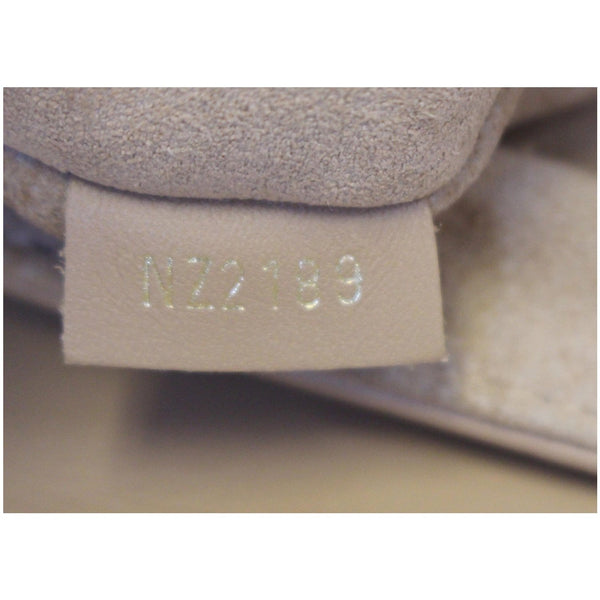 LOUIS VUITTON New Wave Chain MM Calfskin Leather Shoulder Bag Noisette