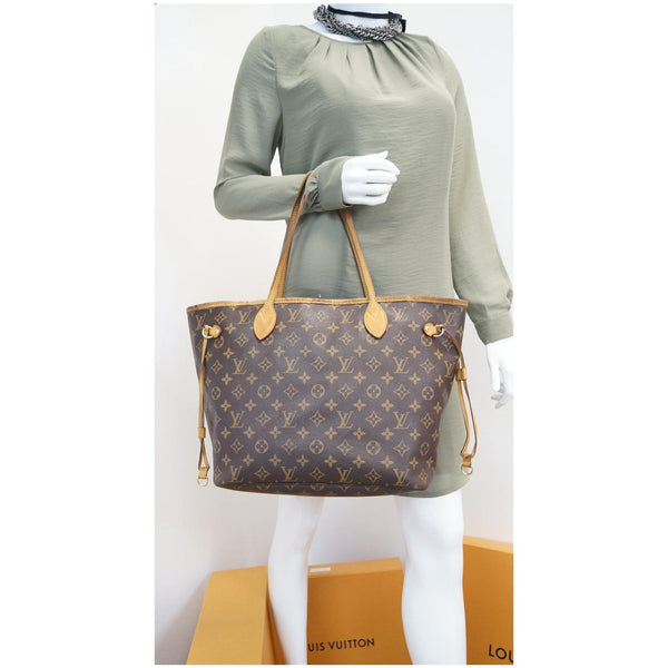 LOUIS VUITTON Neverfull MM Monogram Canvas Tote Shoulder Bag Brown