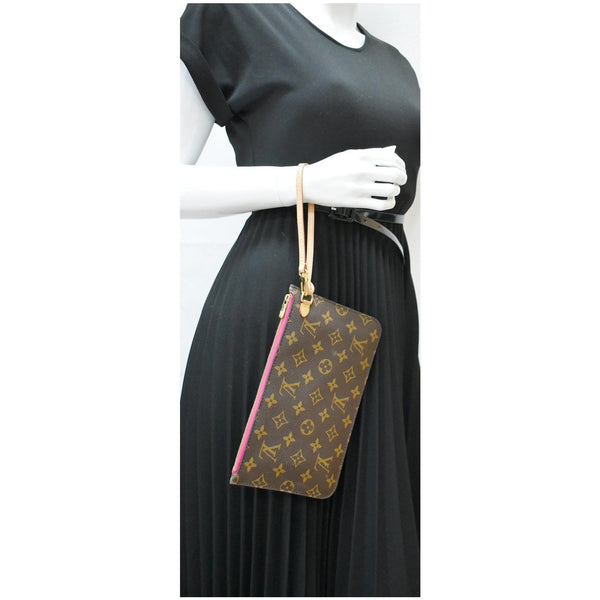 LOUIS VUITTON Neverfull MM Monogram Canvas Pochette Wristlet Pouch Brown
