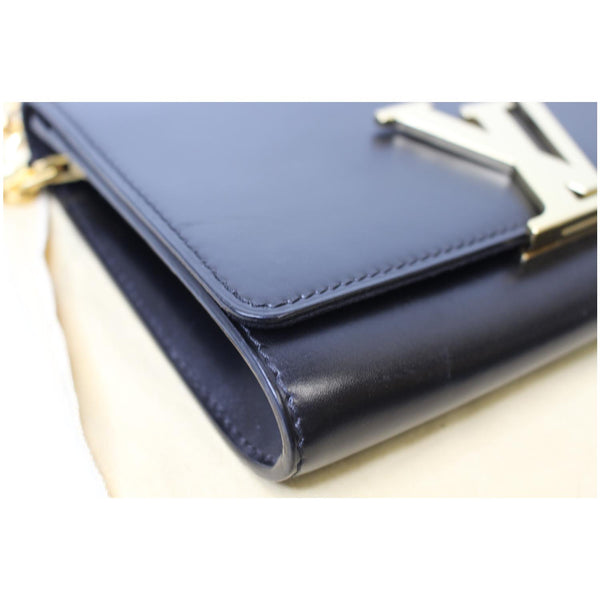 Logo of LV Chain Louise GM Noir Leather Shoulder Bag
