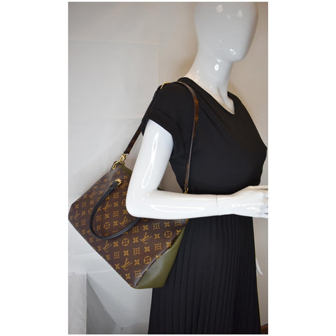 LOUIS VUITTON Pallas Monogram Canvas 2Way Shoulder Bag Brown