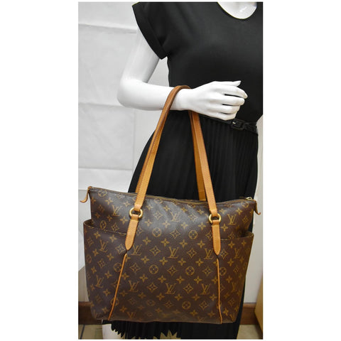 LOUIS VUITTON Totally MM Monogram Canvas Tote Shoulder Bag Brown