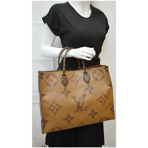 LOUIS VUITTON Onthego GM Reverse Monogram Giant Canvas Tote Shoulder Bag Brown