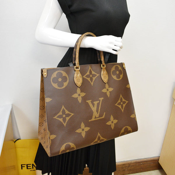 LOUIS VUITTON Onthego GM Giant Monogram Canvas Tote Shoulder Bag Brown