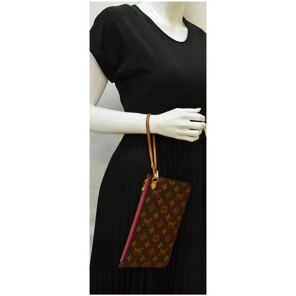 Louis Vuitton Neverfull MM Monogram Canvas Pochette Pouch