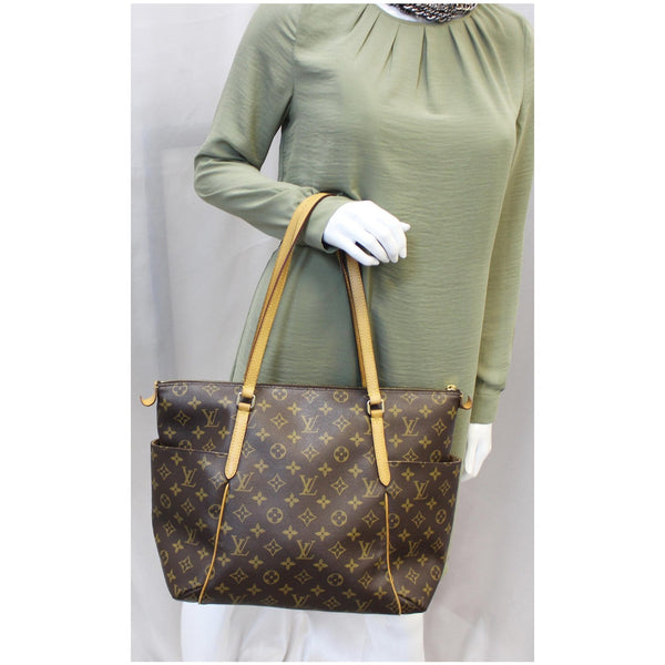 Louis Vuitton Totally MM Monogram Canvas Tote Bag Brown
