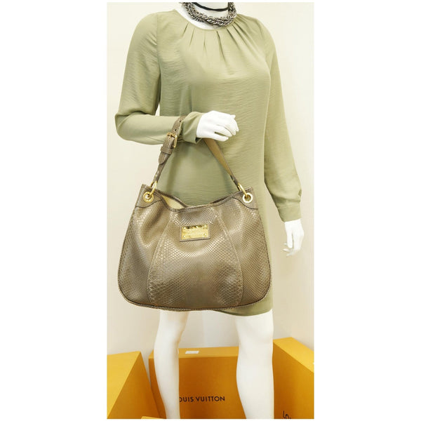 Louis Vuitton Galliera PM tote bag carrying