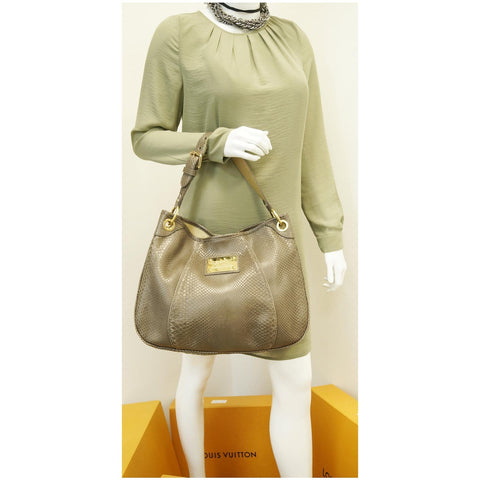 Louis Vuitton Galliera PM tote bag carrying