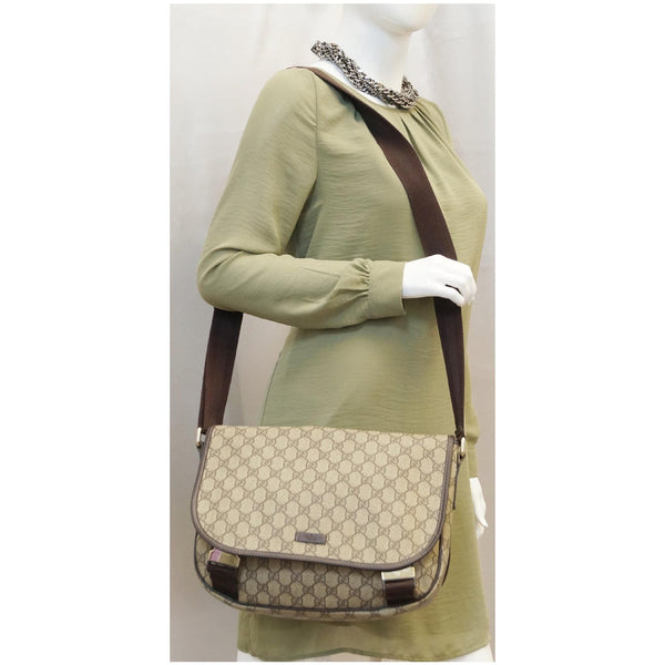 GUCCI GG Plus Canvas Messenger Crossbody Bag Beige 201732