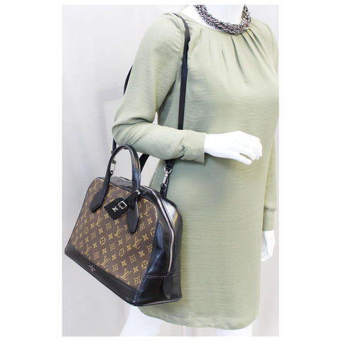 Louis Vuitton Dora MM - Lv Monogram Shoulder Handbag on sale