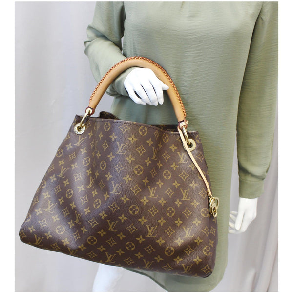 Louis Vuitton Artsy MM shoulder bag