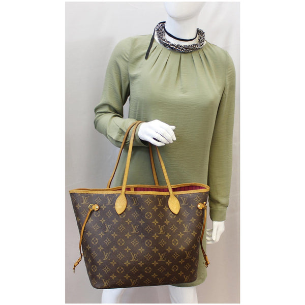 LOUIS VUITTON Neverfull MM Monogram Canvas Tote Shoulder Bag Brown