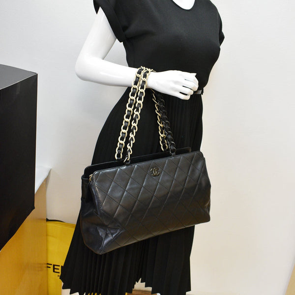 CHANEL Vintage Bekko Lambskin Leather Chain Tote Bag Black