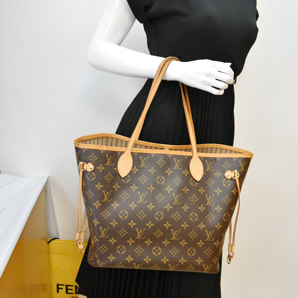 LOUIS VUITTON Neverfull MM Monogram Canvas Tote Bag Brown