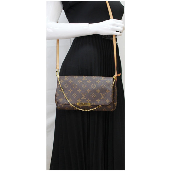 LOUIS VUITTON Favorite MM Monogram Canvas Crossbody Bag Brown