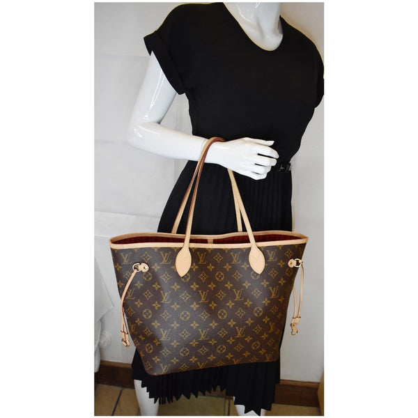 LOUIS VUITTON Neverfull MM Monogram Canvas Tote Shoulder Bag Brown