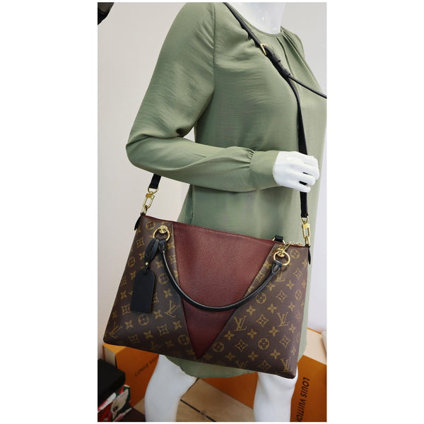 elegant lv V MM Monogram Canvas Tote Shoulder Bag