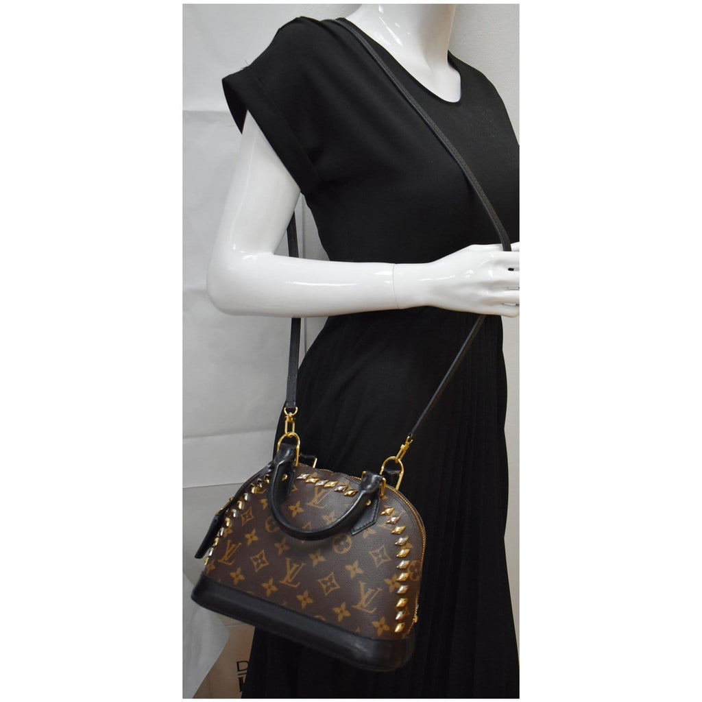 Louis Vuitton Hudson Canvas Shoulder Bag (pre-owned) in Metallic