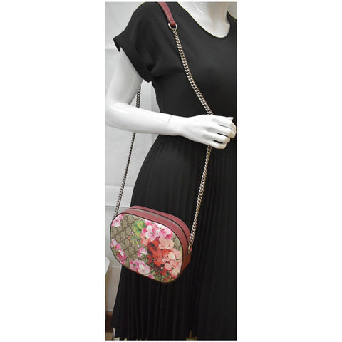 GUCCI GG Supreme Monogram Blooms Print Mini Chain Crossbody Bag Beige