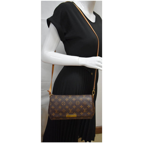 LOUIS VUITTON Favorite MM Monogram Canvas Crossbody Bag Brown