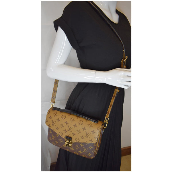 LOUIS VUITTON Metis Pochette Reverse Monogram Canvas Crossbody Bag Brown