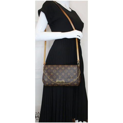 LOUIS VUITTON Favorite MM Monogram Canvas Crossbody Bag Brown