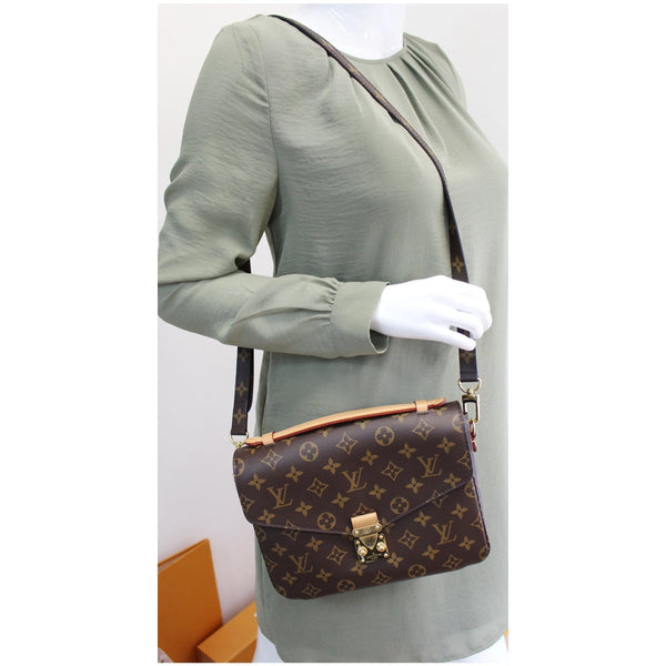 Louis Vuitton Metis Pochette Monogram Shoulder Bag