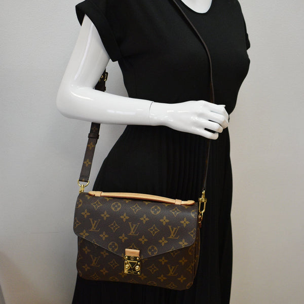 LOUIS VUITTON Metis Pochette Monogram Canvas Crossbody Bag Brown