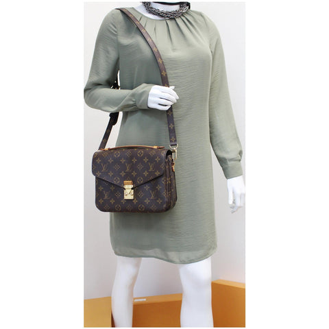 Louis Vuitton Metis Pochette Monogram Canvas On shoulder