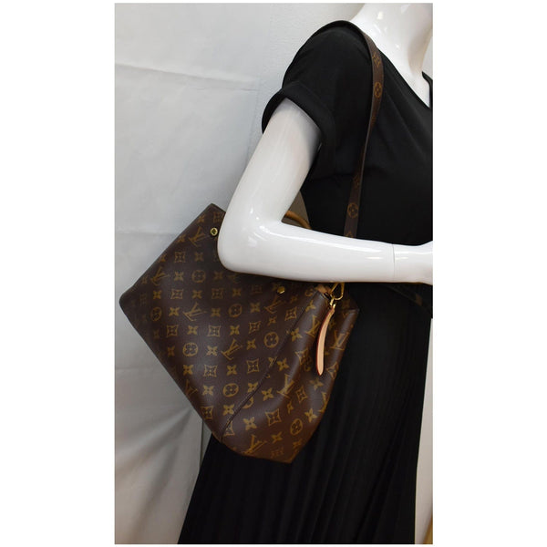 LOUIS VUITTON Montaigne MM Monogram Canvas Shoulder Bag Brown