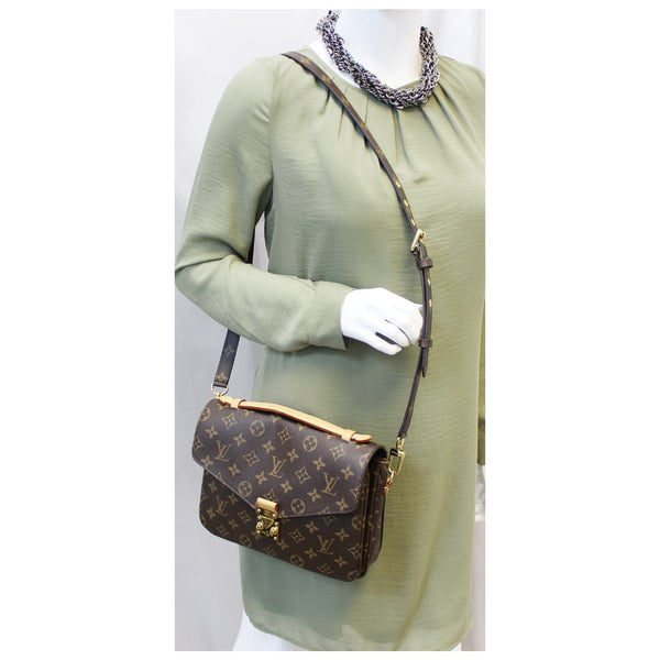 LOUIS VUITTON Metis Pochette Monogram Canvas Crossbody Bag-US