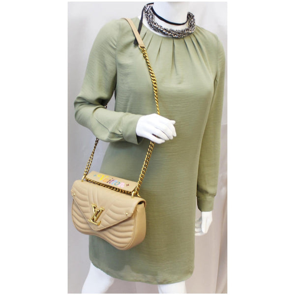 LOUIS VUITTON New Wave Chain MM Calfskin Leather Shoulder Bag Noisette