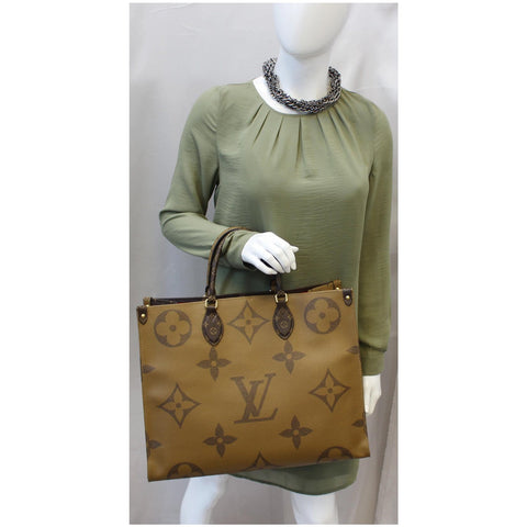 LOUIS VUITTON Onthego Reverse Monogram Giant Canvas Shoulder Bag Brown