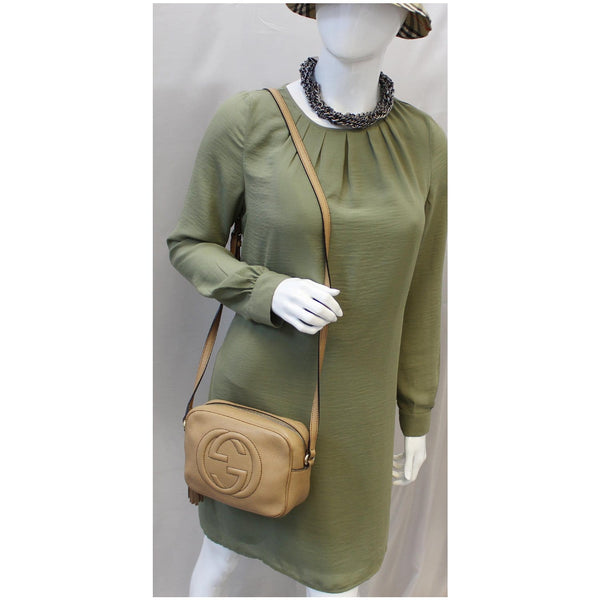 GUCCI Soho Disco Pebbled Leather Small Crossbody Bag Beige 308364-US