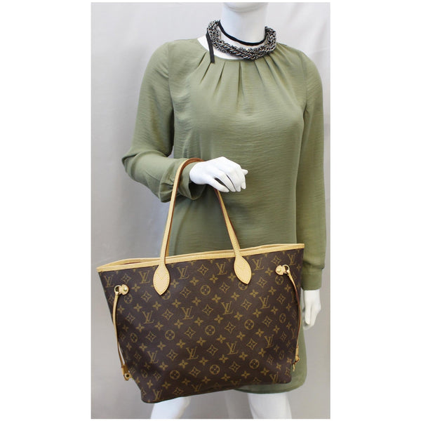 LOUIS VUITTON Neverfull MM Monogram Canvas Tote Shoulder Bag Brown