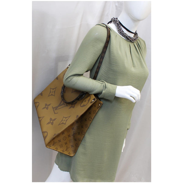 LOUIS VUITTON Onthego Reverse Monogram Giant Canvas Shoulder Bag Brown