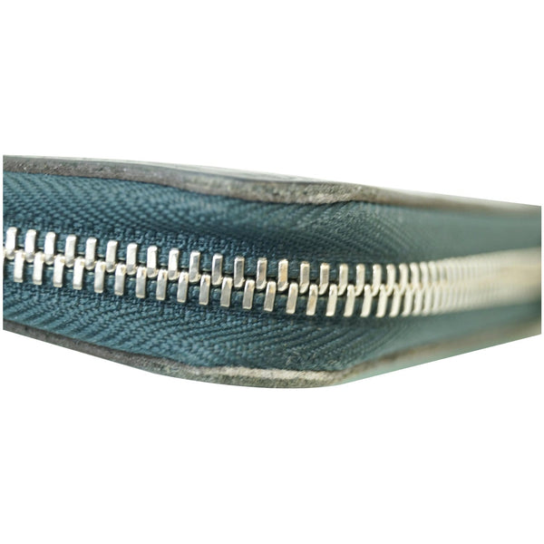 lv Zippy Organizer Epi Leather zipper close up