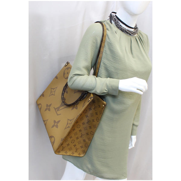 LOUIS VUITTON Onthego Reverse Monogram Giant Canvas Shoulder Bag Brown