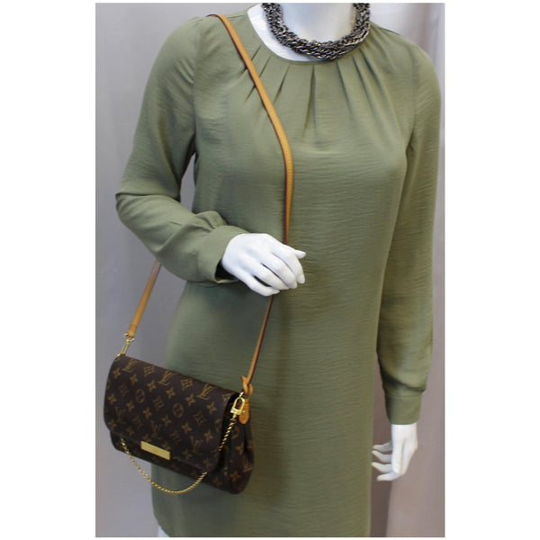 LOUIS VUITTON Favorite MM Monogram Canvas Crossbody Bag Brown