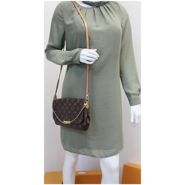 LOUIS VUITTON Favorite MM Monogram Canvas Crossbody Bag Brown