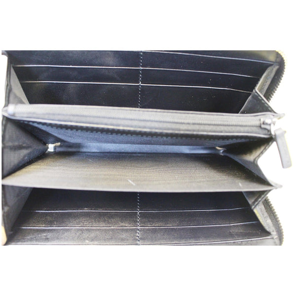 Gucci Wallet GG Supreme Monogram Zip Around - interior