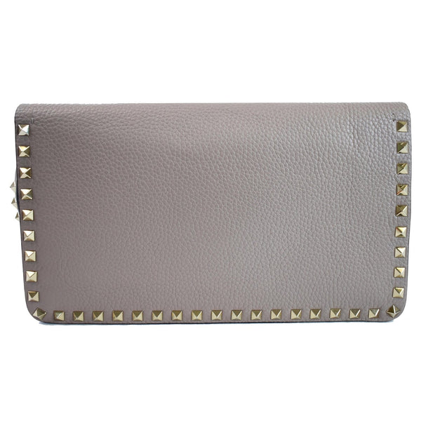VALENTINO Garavani Rockstud Flip Leather Clutch Bag Poudre