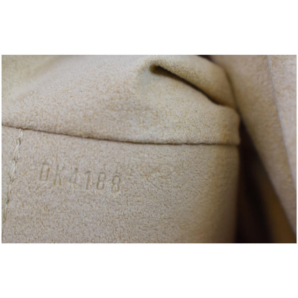 Louis Vuitton Artsy MM Canvas handbag code