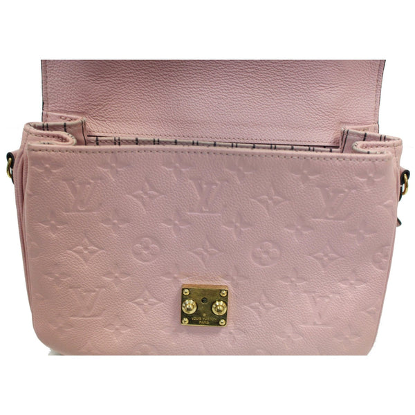 Louis Vuitton Metis Pochette Empreinte Bag front look