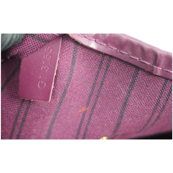 code tag lv Neverfull MM Totem Monogram Canvas Bag