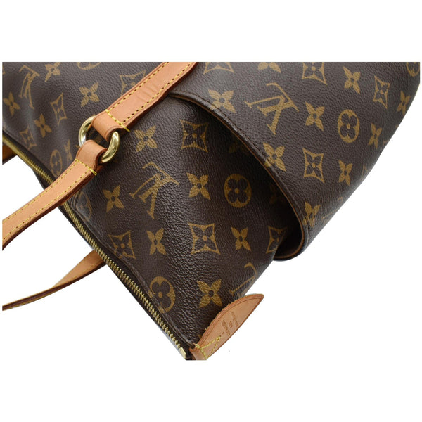 LOUIS VUITTON Totally MM Monogram Canvas Shoulder Bag Brown
