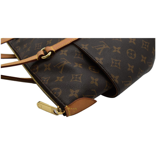 LOUIS VUITTON Totally MM Monogram Canvas Shoulder Bag Brown